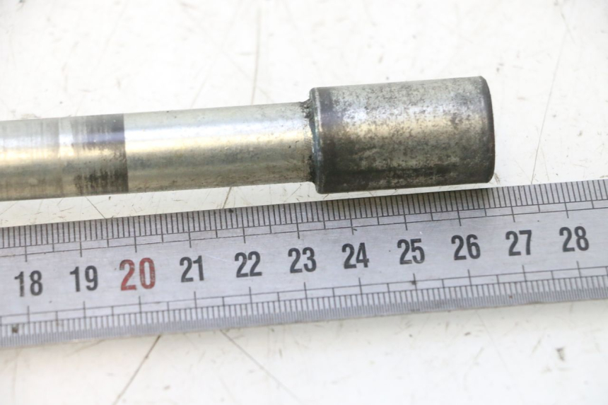 photo de FRONT WHEEL AXLE PIAGGIO X9 AMALFI 180 (2000 - 2003) - Product overview