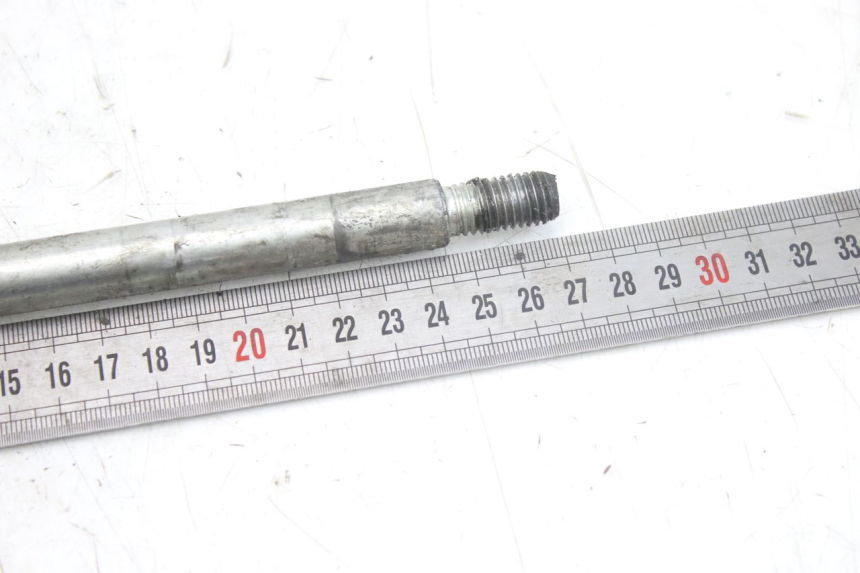 photo de FRONT WHEEL AXLE PIAGGIO X9 EVOLUTION 250 (2003 - 2007) - Alternative perspective