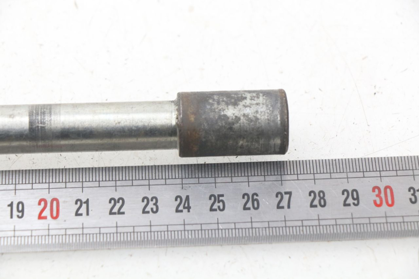 photo de FRONT WHEEL AXLE PIAGGIO X9 125 (2000 - 2003) - Component detail