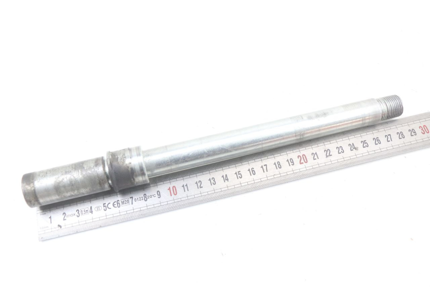 photo de Front wheel axle KYMCO XCITING 250 (2006 - 2009) - Component detail