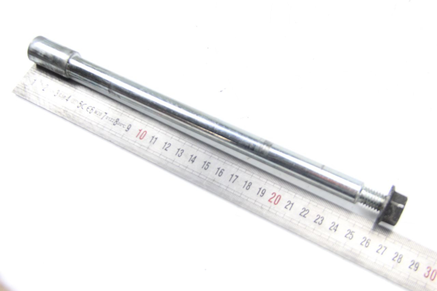 photo de FRONT WHEEL AXLE PIAGGIO XEVO - X EVO 125 (2007 - 2017) - Component detail