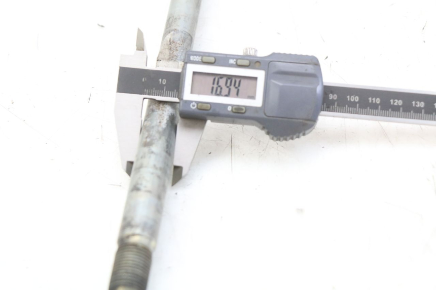 photo de FRONT WHEEL AXLE YAMAHA XJ600 XJ DIVERSION 600 (1992 - 1997) - Component detail