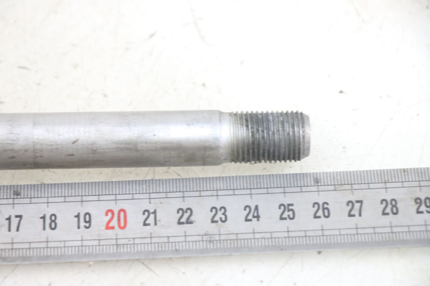 photo de FRONT WHEEL AXLE YAMAHA XJN DIVERSION 600 (2000 - 2003) - Zoom on usage condition