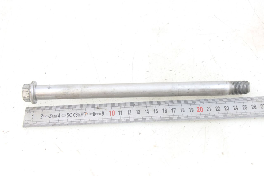 photo de FRONT WHEEL AXLE YAMAHA XJN DIVERSION 600 (2000 - 2003) - Alternative perspective