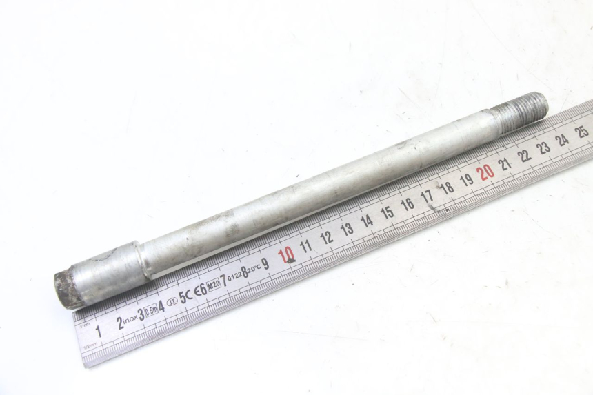 photo de FRONT WHEEL AXLE HONDA XLV VARADERO 125 (2000 - 2006) - Zoom on usage condition