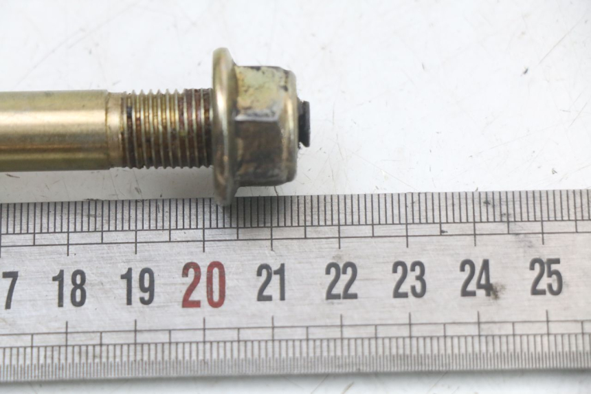 photo de FRONT WHEEL AXLE SYM XS 125 (2007 - 2016) - Zoom on usage condition