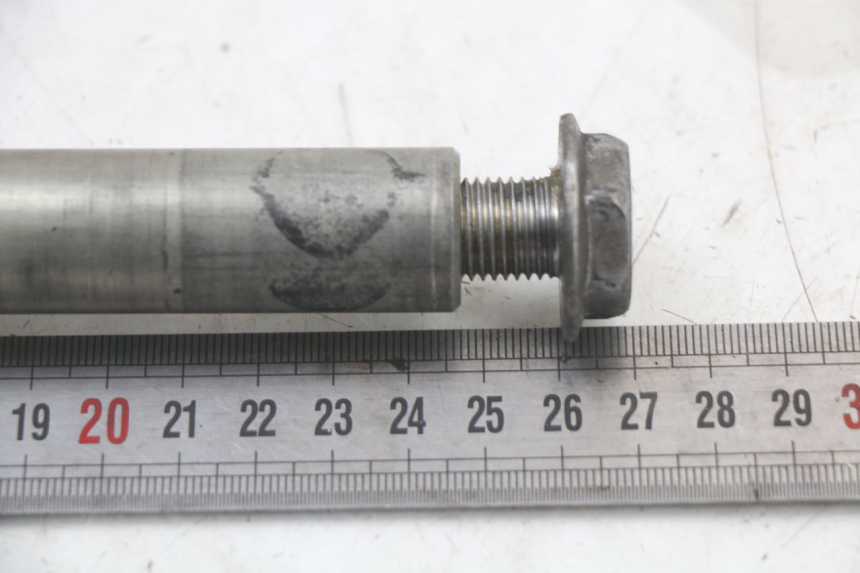 photo de FRONT WHEEL AXLE YAMAHA FJR ABS 1300 (2006 - 2012) - Alternative perspective