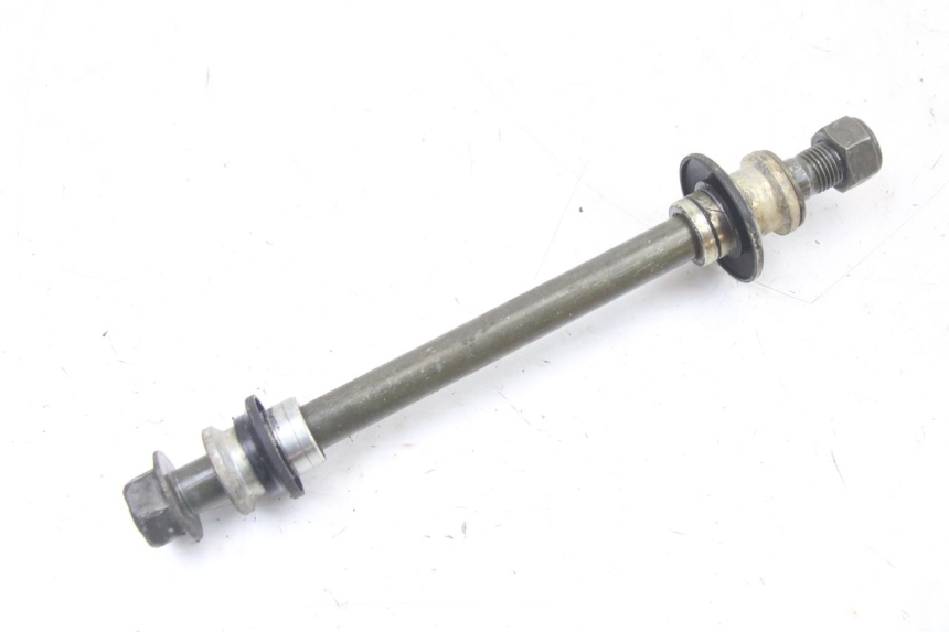photo de FRONT WHEEL AXLE YAMAHA TTR 125 (2000 - 2020) - Component detail