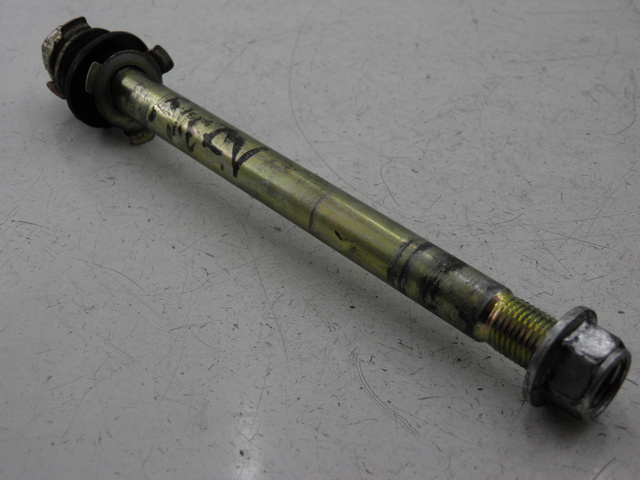 photo de FRONT WHEEL AXLE YAMAHA YBR CUSTOM 125 (2008 - 2010) - Main view