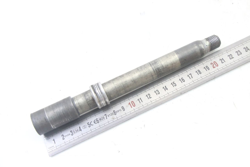 photo de FRONT WHEEL AXLE YAMAHA YZ-F YZF 250 (2007 - 2013) - Zoom on usage condition