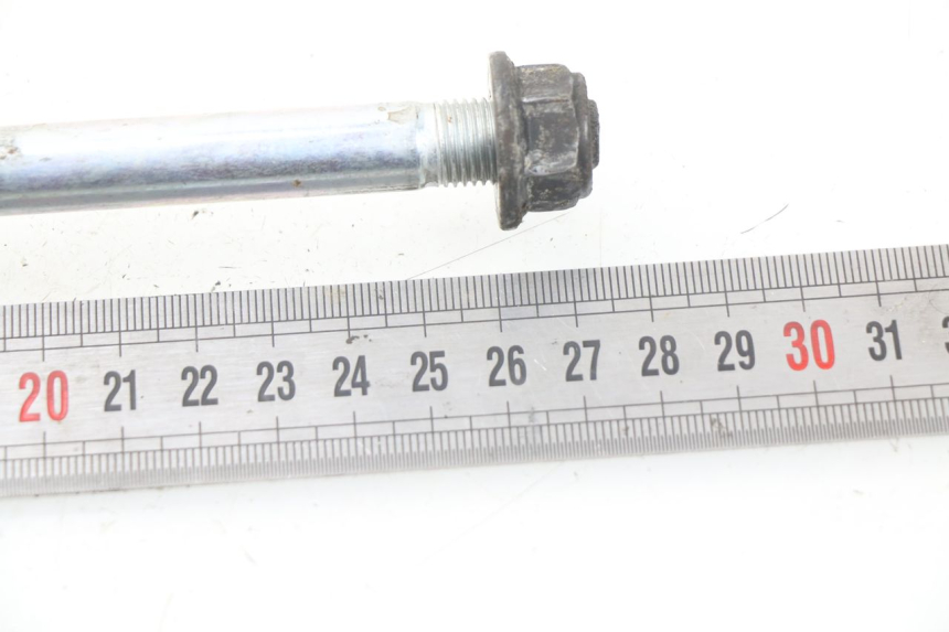 photo de FRONT WHEEL AXLE YAMAHA YP MAJESTY 125 (2007 - 2010) - Component detail