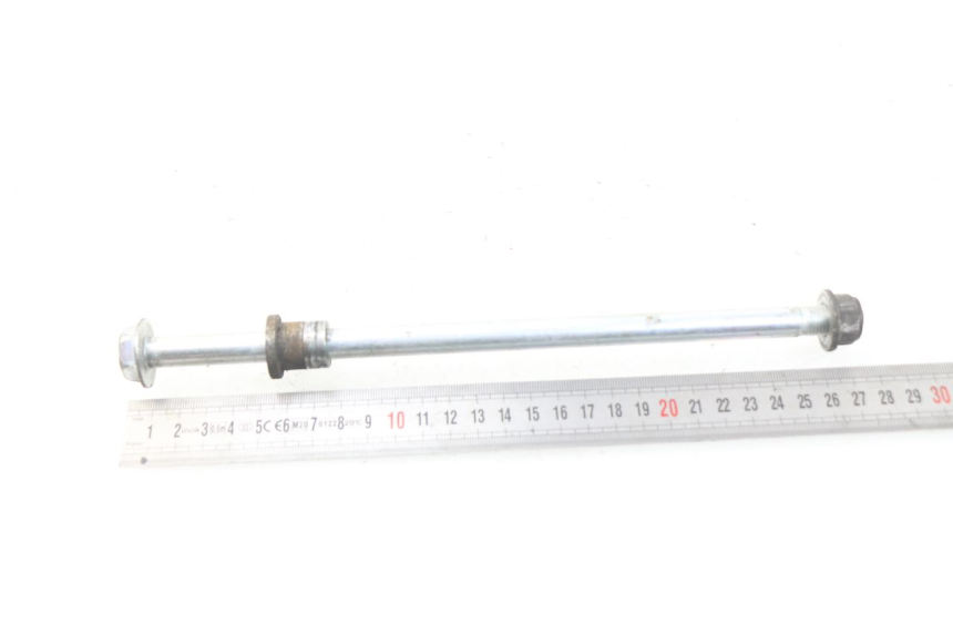 photo de FRONT WHEEL AXLE YAMAHA YP MAJESTY 125 (2007 - 2010) - Zoom on usage condition