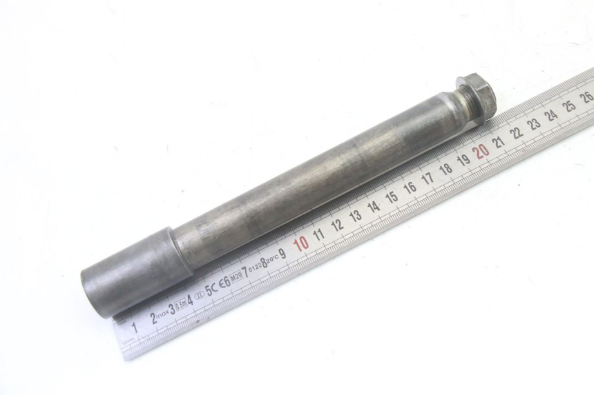 photo de FRONT WHEEL AXLE YAMAHA YZ-F YZF 250 (2014 - 2018) - Zoom on usage condition