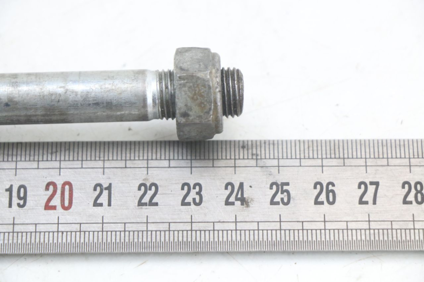 photo de FRONT WHEEL AXLE YAMAHA YZ 85 (2002 - 2018) - Zoom on usage condition