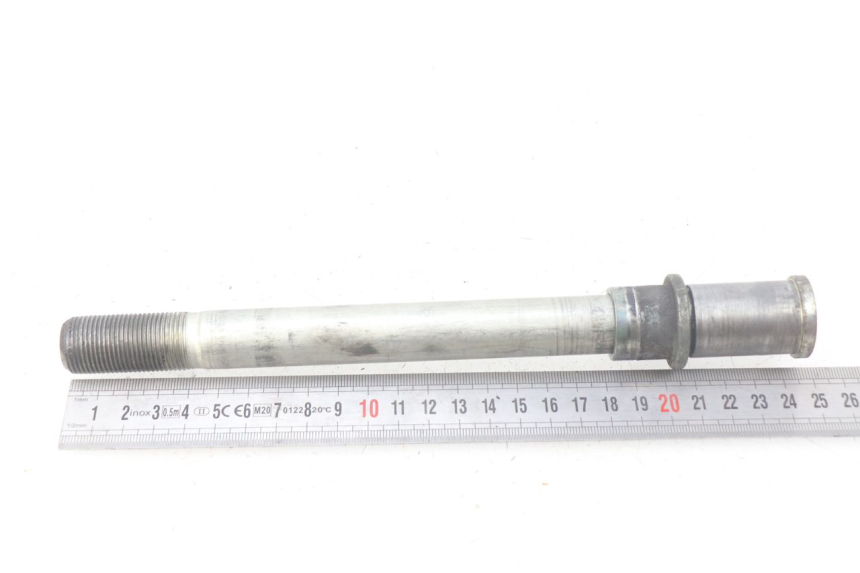 photo de FRONT WHEEL AXLE KAWASAKI Z S 750 (2003 - 2006) - Zoom on usage condition