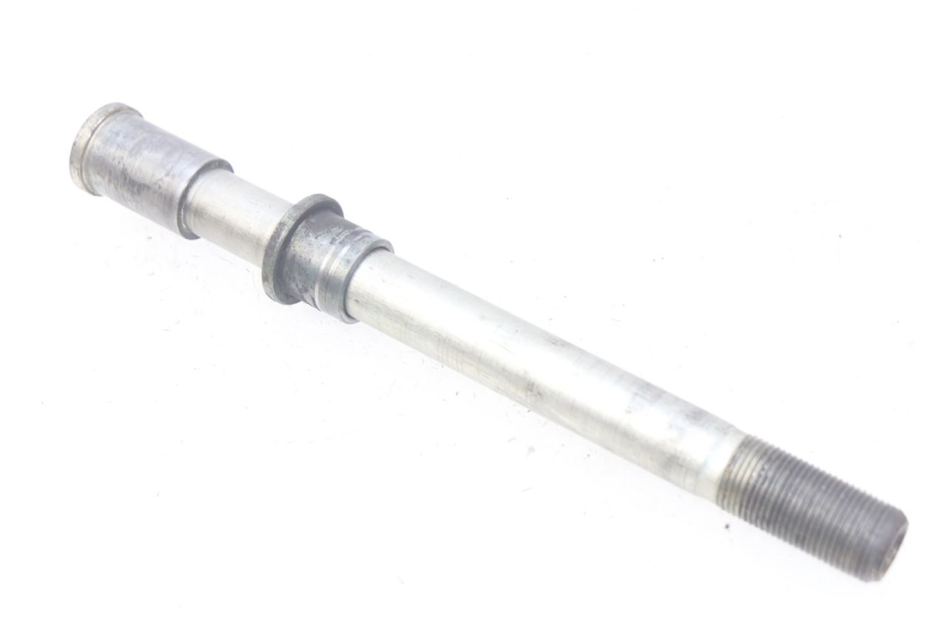 photo de FRONT WHEEL AXLE KAWASAKI Z S 750 (2003 - 2006) - Technical close-up