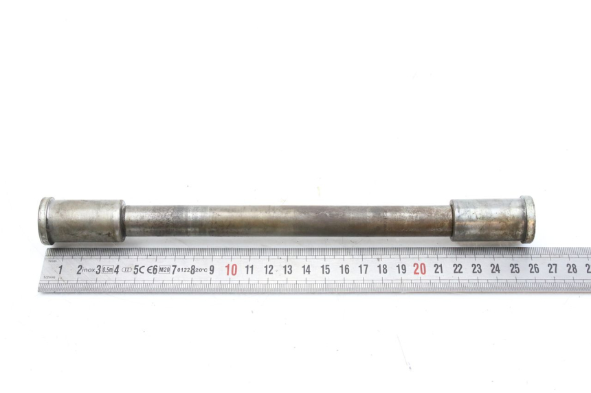 photo de FRONT WHEEL AXLE KAWASAKI ZEPHYR 1100 ( - 1995) - Fixing points details