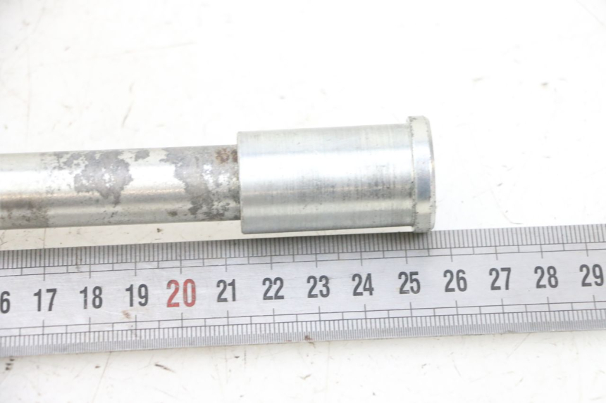 photo de FRONT WHEEL AXLE KAWASAKI ZR 7 750 (1999 - 2004) - Component detail