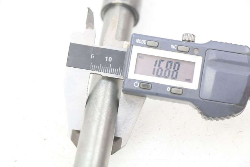 photo de FRONT WHEEL AXLE KAWASAKI ZR7 ZR-7 S 750 (1999 - 2004) - Component detail