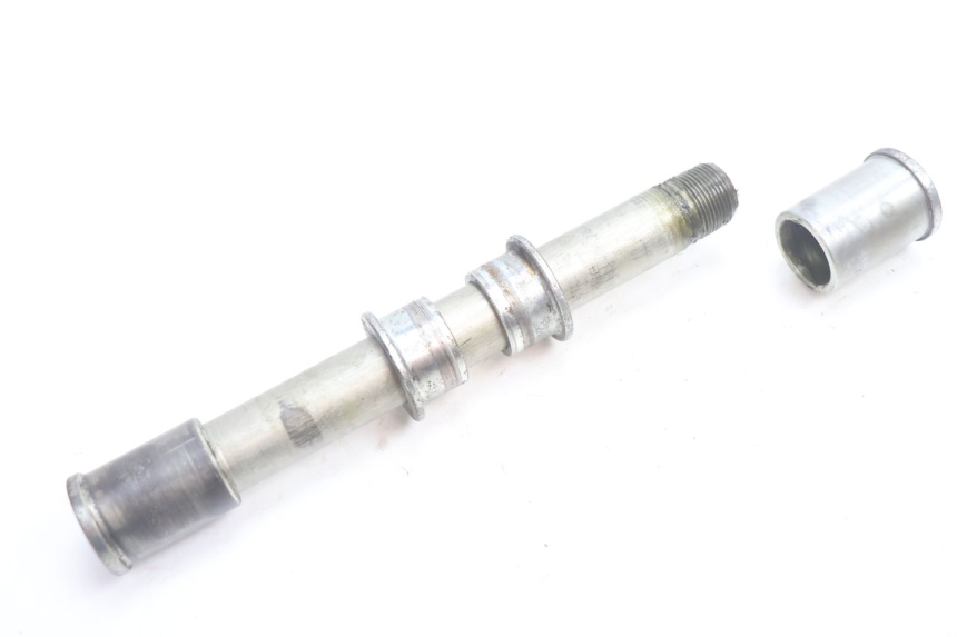 photo de FRONT WHEEL AXLE KAWASAKI ZX-6R ZX6R 600 (2000 - 2002) - Zoom on usage condition