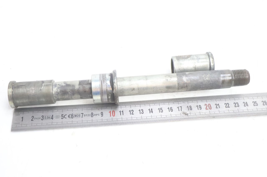 photo de FRONT WHEEL AXLE KAWASAKI ZX-6R ZX6R 600 (1995 - 1997) - Zoom on usage condition
