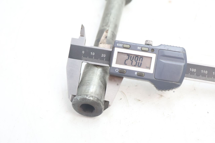 photo de FRONT WHEEL AXLE KAWASAKI ZX-6R ZX6R 600 (1995 - 1997) - Fixing points details