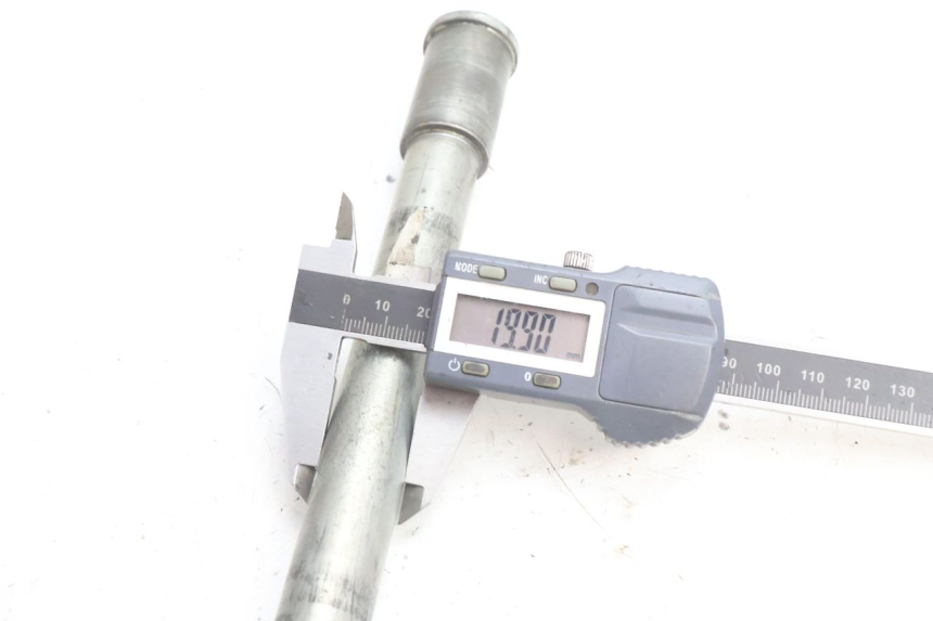 photo de FRONT WHEEL AXLE KAWASAKI ZZR 600 (1995 - 2004) - Technical close-up