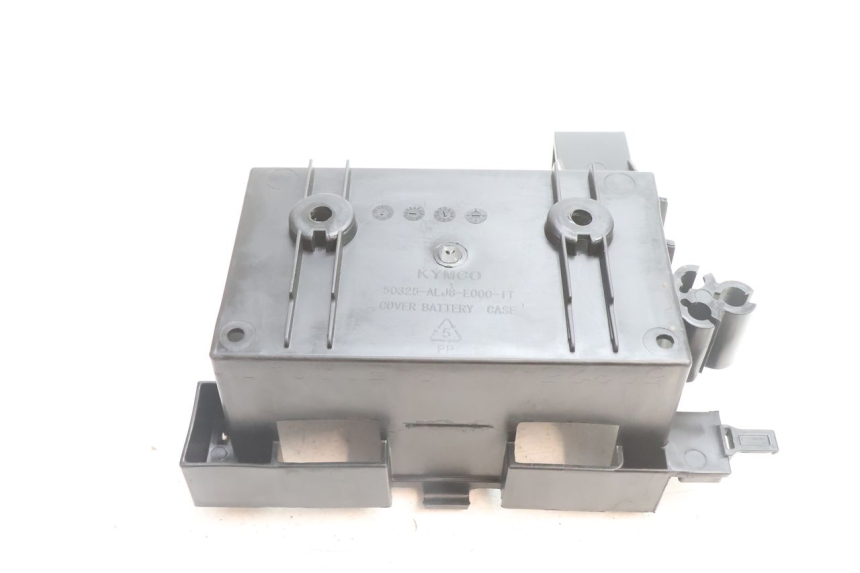 photo de BATTERY BOX KYMCO AGILITY CITY 16P 125 (2015 - 2024) - Fixing points details
