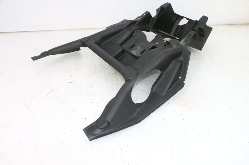 photo de BATTERY BOX SUZUKI BURGMAN 650 (2013 - 2020) - Technical close-up