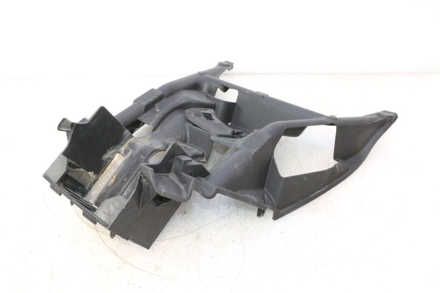 photo de BATTERY BOX SUZUKI BURGMAN EXECUTIVE ABS 650 (2006 - 2012) - Technical close-up