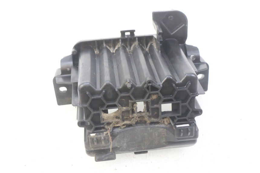 photo de BATTERY TRAY PEUGEOT CITYSTAR 125 (2011 - 2017) - Zoom on usage condition