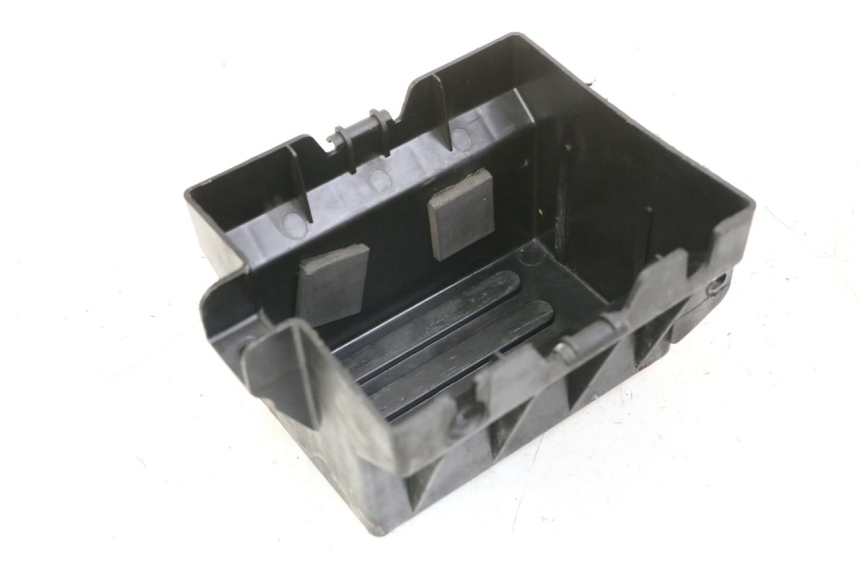 photo de BATTERY BOX DAELIM BESBI 125 (2007 - 2008) - Main view