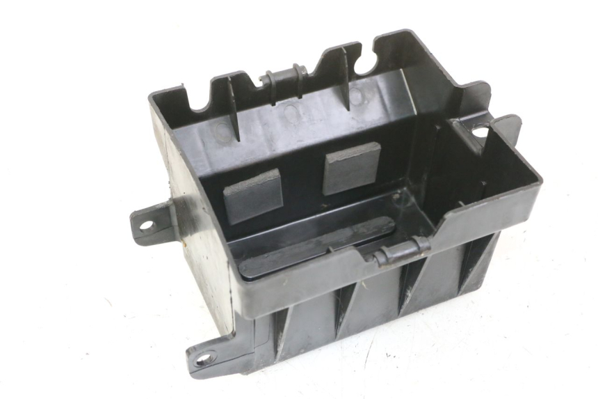 photo de BATTERY BOX DAELIM BESBI 125 (2007 - 2008) - Zoom on usage condition