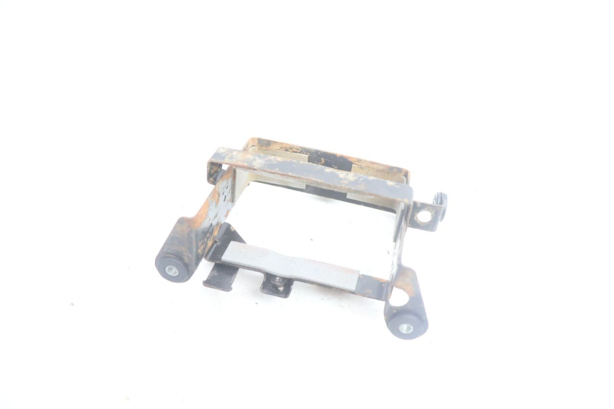 photo de BATTERY BOX SUZUKI DR S 600 (1985 - 1989) - Zoom on usage condition