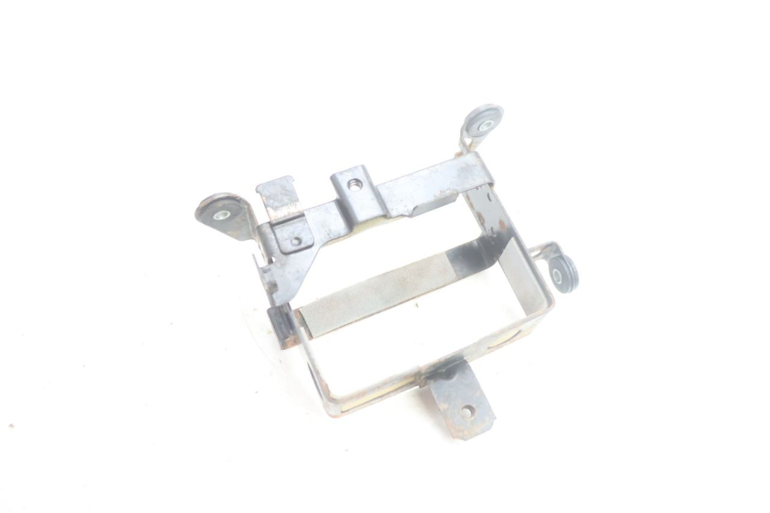 photo de BATTERY BOX SUZUKI DR S 600 (1985 - 1989) - Technical close-up