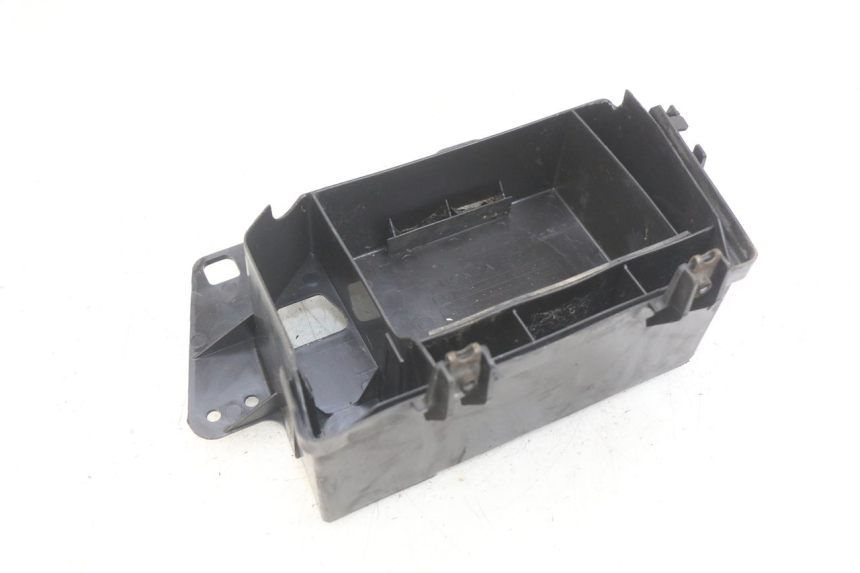 photo de BATTERY TRAY HONDA FES PANTHEON 2T 125 (1998 - 2002) - Technical close-up