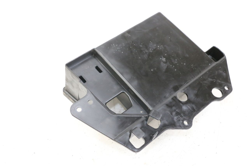 photo de BATTERY TRAY HONDA FES PANTHEON 2T 125 (1998 - 2002) - Zoom on usage condition