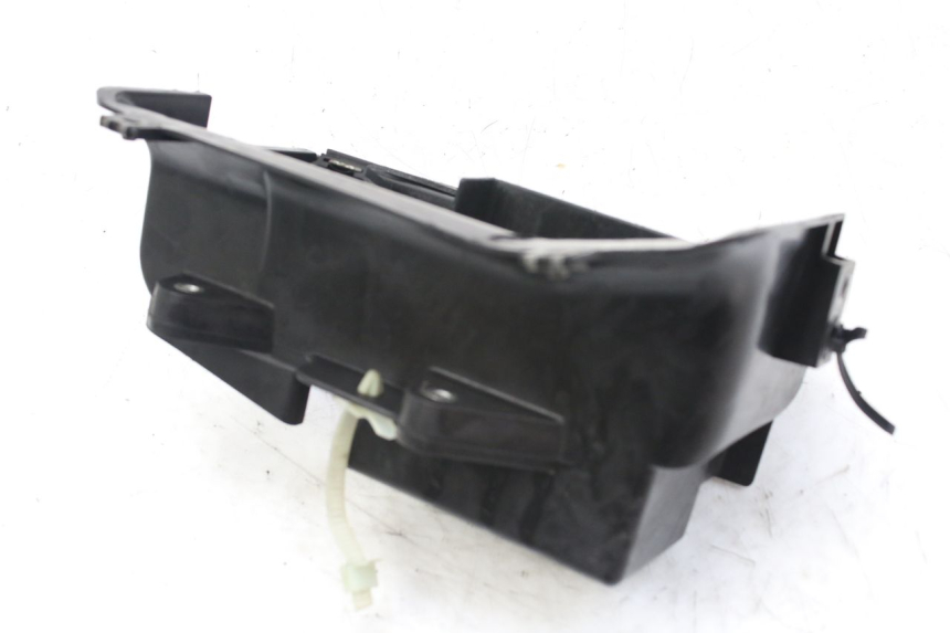 photo de BATTERY TRAY HONDA FES S-WING SWING ABS 125 (2007 - 2015) - Fixing points details