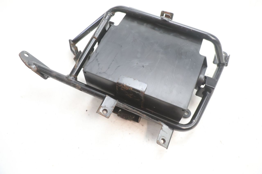 photo de BATTERY BOX YAMAHA FJR 1300 (2001 - 2005) - Fixing points details