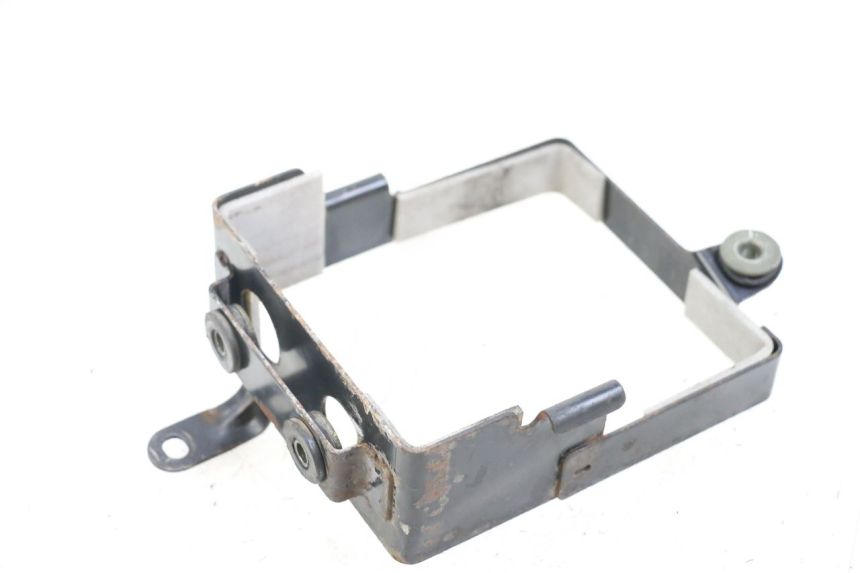 photo de BATTERY BOX SUZUKI GZ MARAUDER 125 (1998 - 2004) - Zoom on usage condition