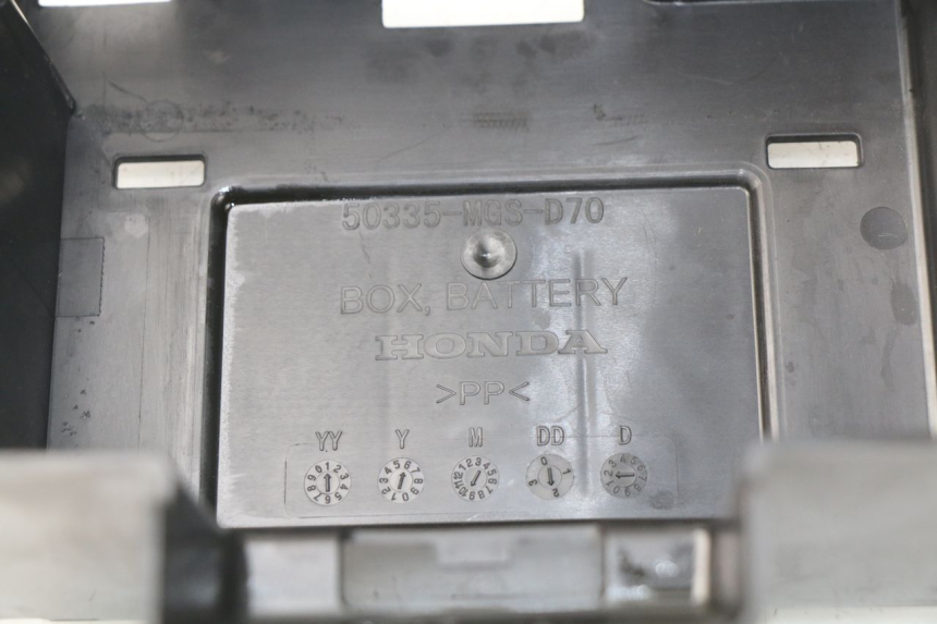 photo de BATTERY TRAY HONDA INTEGRA NC D 750 (2016 - 2018) - Product overview