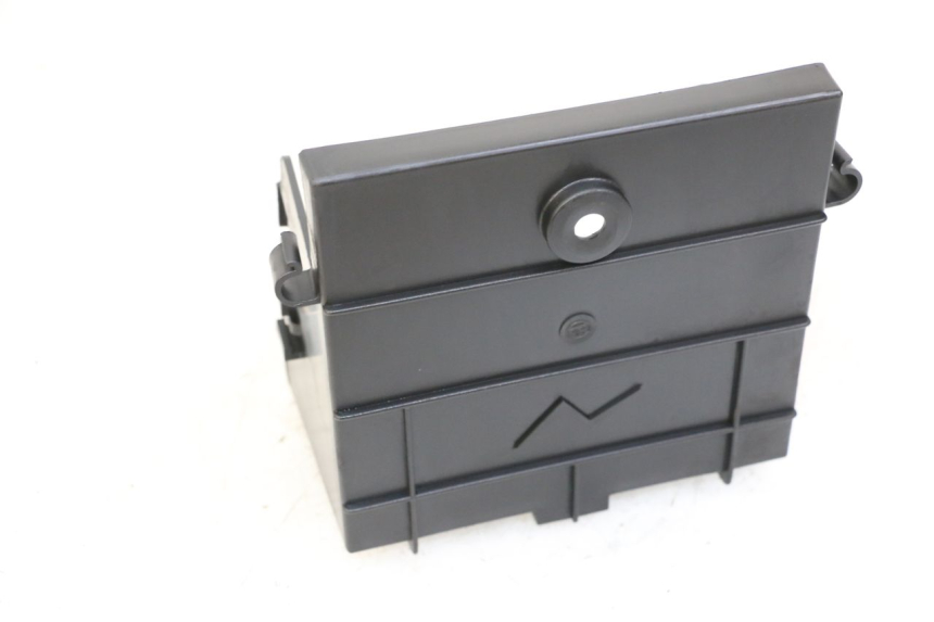 photo de BATTERY BOX KYMCO XCITING 500 (2007 - 2010) - Zoom on usage condition