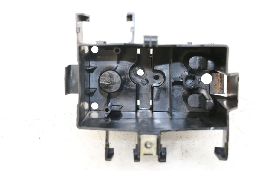 photo de BATTERY TRAY PEUGEOT LUDIX 50 (2008 - 2017) - Zoom on usage condition