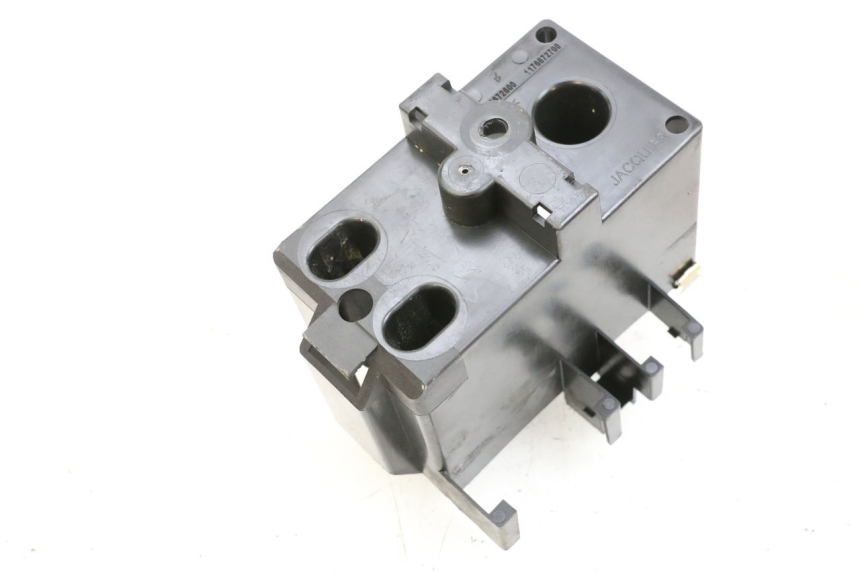 photo de BATTERY TRAY PEUGEOT LUDIX 50 (2005 - 2007) - Zoom on usage condition