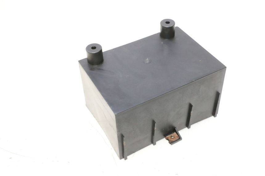 photo de BATTERY BOX KYMCO MOVIE S 125 (2009 - 2018) - Zoom on usage condition