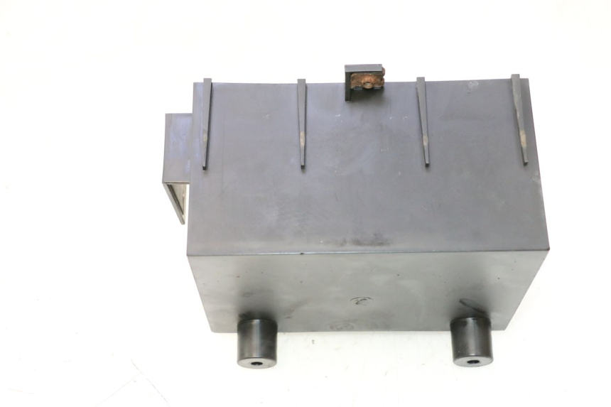 photo de BATTERY BOX KYMCO MOVIE S 125 (2009 - 2018) - Technical close-up