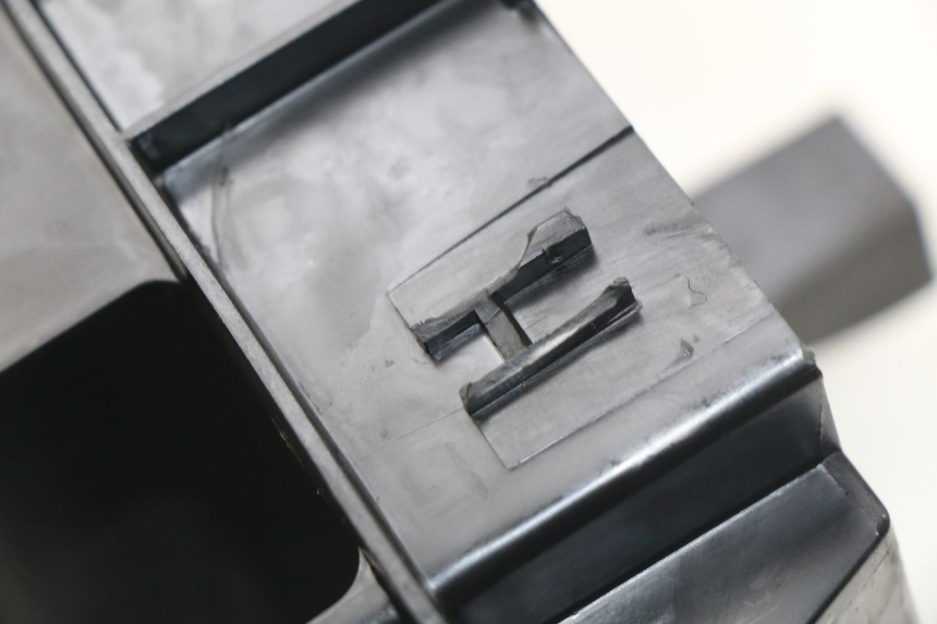 photo de BATTERY TRAY PEUGEOT SATELIS 125 (2006 - 2009) - Component detail