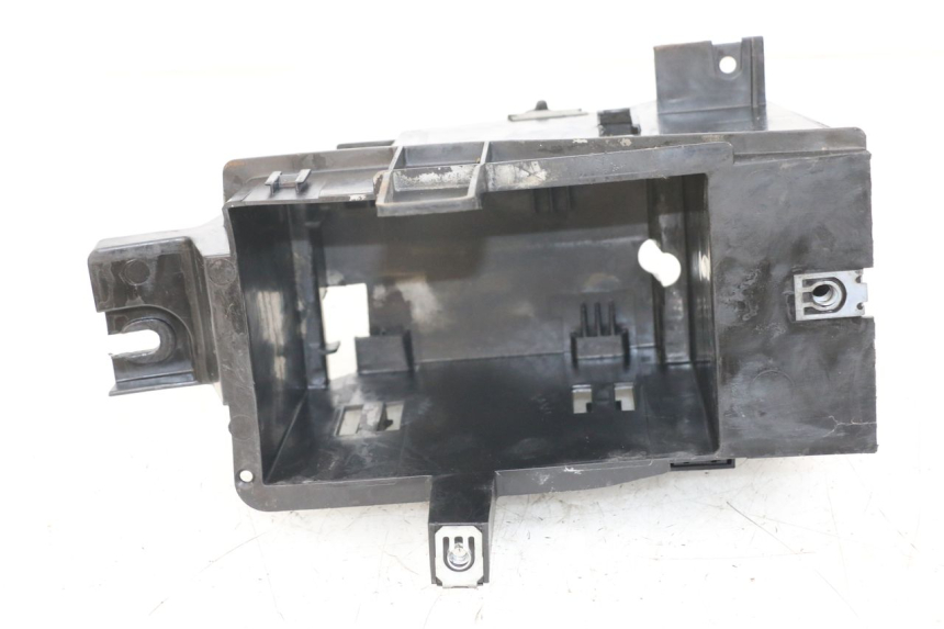 photo de BATTERY TRAY PEUGEOT SATELIS 125 (2006 - 2009) - Zoom on usage condition