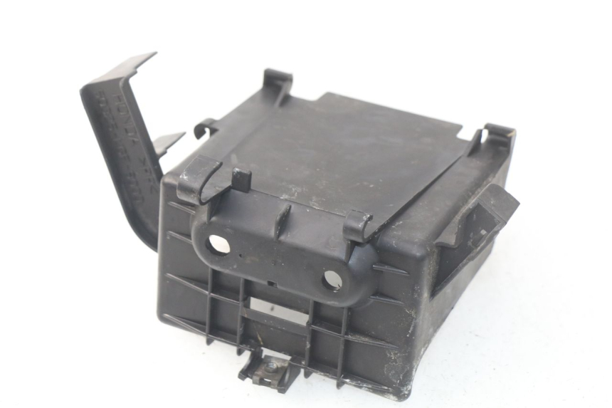 photo de BATTERY BOX HONDA SES DYLAN 125 (2002 - 2006) - Zoom on usage condition