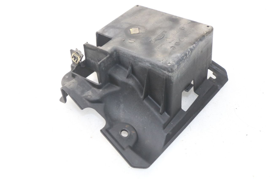 photo de BATTERY BOX TRIUMPH SPRINT ST ABS 1050 (2005 - 2007) - Technical close-up